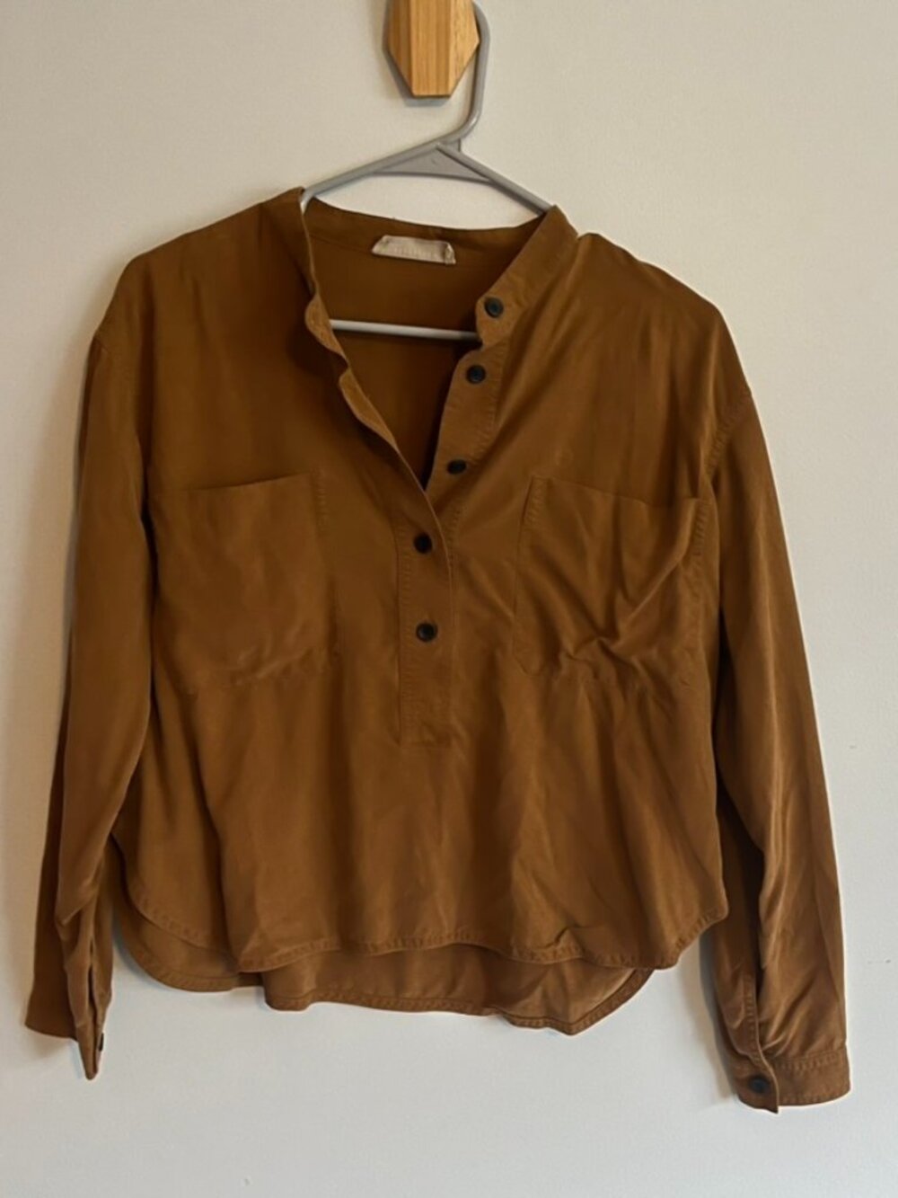Silk button down blouse, two pockets S